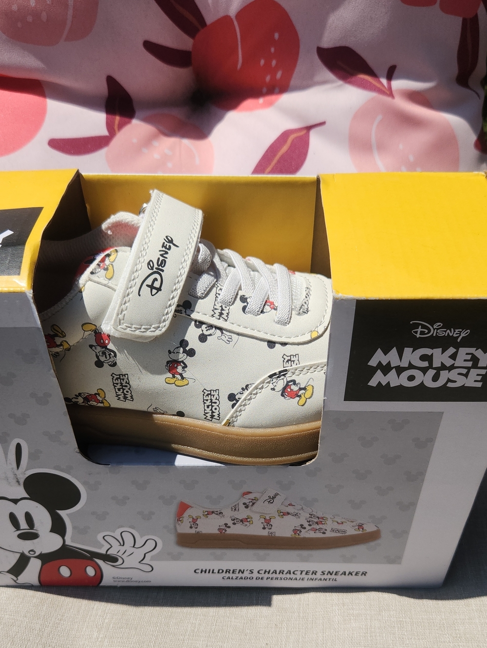 Disney Mickey Mouse White and Gum-Trim Kids Sneakers Size 3 NIB